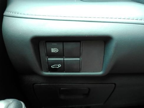 Used 2023 Toyota Highlander LE FWD image 40
