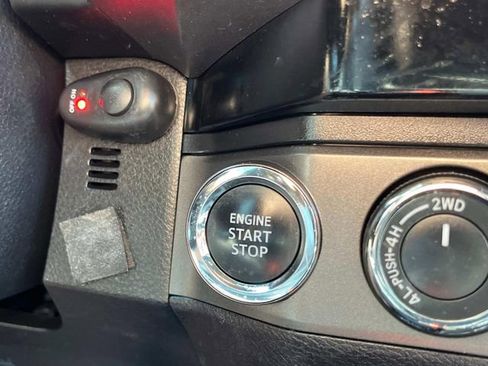 Used 2017 Toyota Tacoma TRD Sport image 19