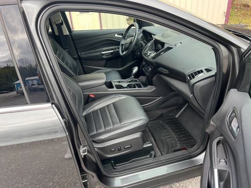 Used 2019 Ford Escape Titanium image 17