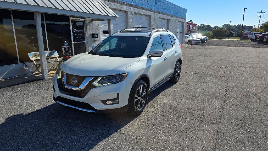 Used 2017 Nissan Rogue SL w/ SL Premium Package FWD image 2