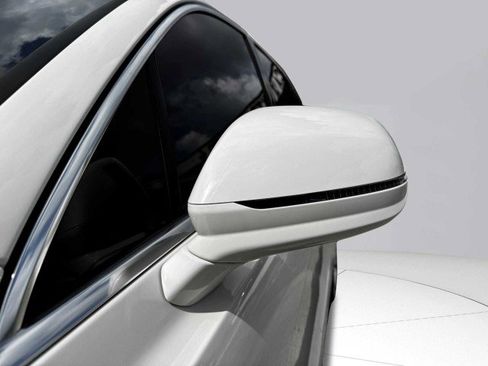 Used 2017 Bentley Bentayga image 12