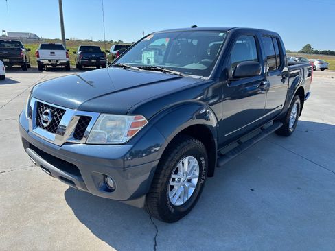 Used 2017 Nissan Frontier SV w/ SV Value Truck Package AWD/4WD image 9