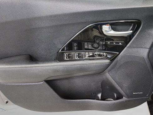 Used 2017 Kia Niro Touring w/ Advanced Technology Package image 12