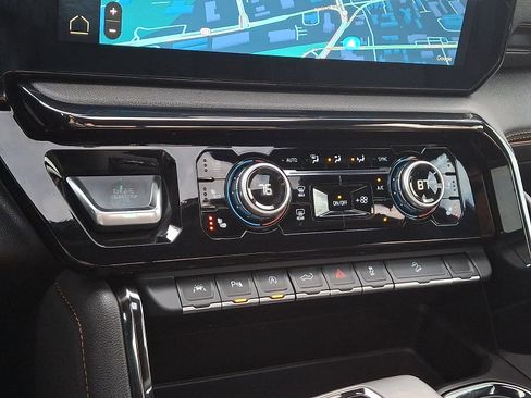 Used 2023 GMC Sierra 1500 AT4 w/ Technology Package image 16