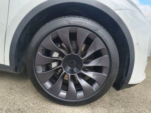 Used 2021 Tesla Model Y Long Range image 28