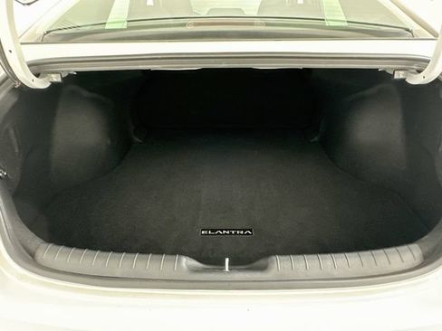 Used 2025 Hyundai Elantra SE FWD image 25