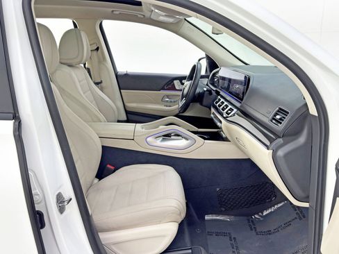 Used 2020 Mercedes-Benz GLS 580 4MATIC image 16