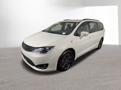 Used 2020 Chrysler Pacifica Limited w/ Advanced Safetytec Group