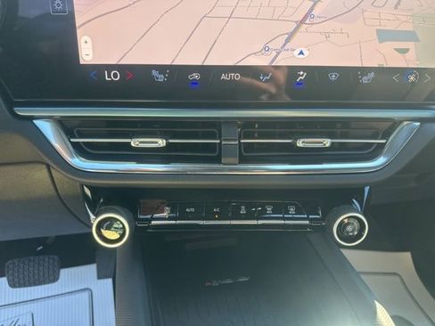 New 2026 Chevrolet Equinox EV LT image 25