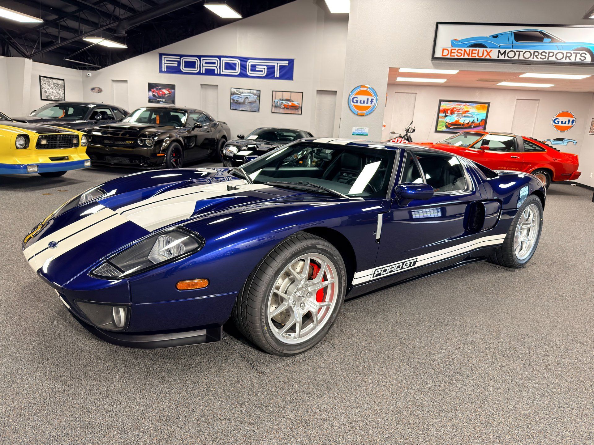 Used 2006 Ford GT RWD image 33