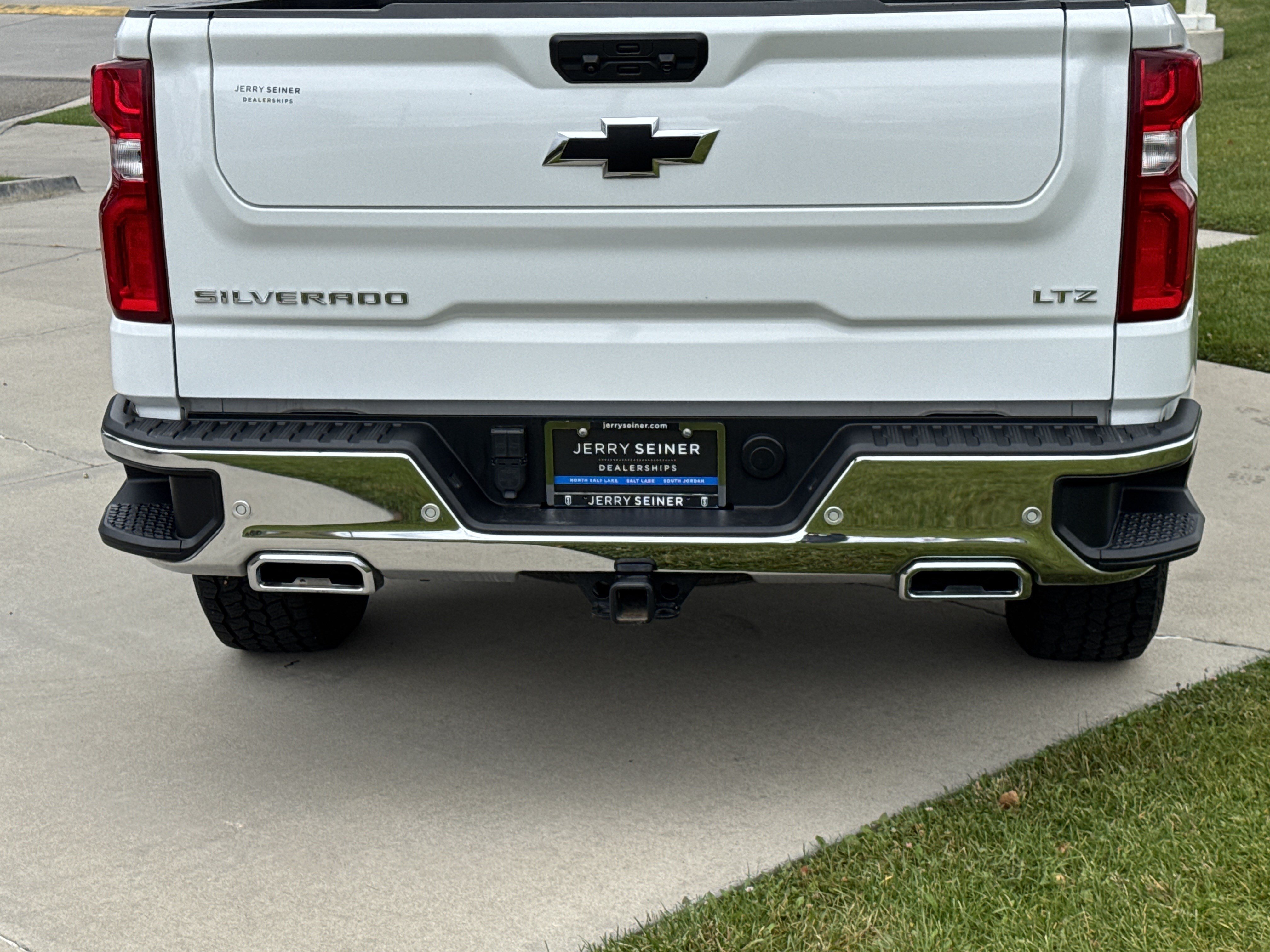 Certified 2024 Chevrolet Silverado 1500 LTZ w/ Technology Package AWD/4WD image 13