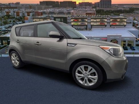 Used 2015 Kia Soul + image 1