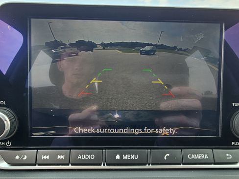 Used 2025 Nissan Rogue S AWD/4WD image 14