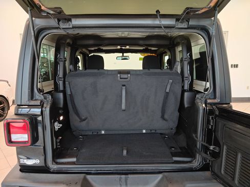 Used 2021 Jeep Wrangler Sport AWD/4WD image 12