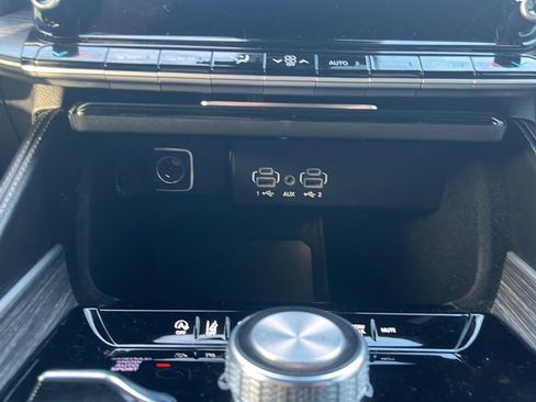 Used 2024 Jeep Wagoneer Series II w/ Flexible Seating Group image 20