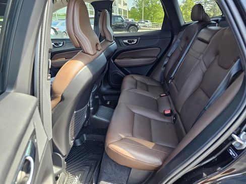 Used 2020 Volvo XC60 T8 Momentum w/ Premium Package AWD/4WD image 31