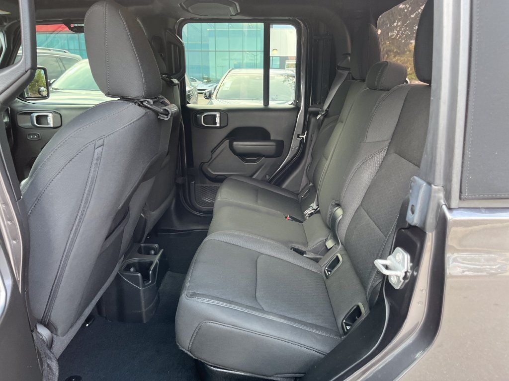 Used 2022 Jeep Gladiator Sport AWD/4WD image 28