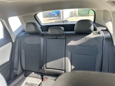 Used 2025 Volkswagen Taos SE image 18