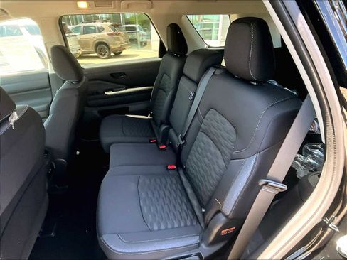New 2025 Nissan Pathfinder SV image 14
