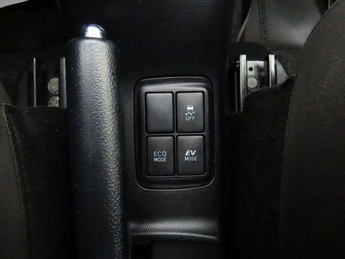 Used 2018 Toyota Prius C Three image 31