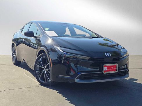 Used 2025 Toyota Prius XLE FWD image 1