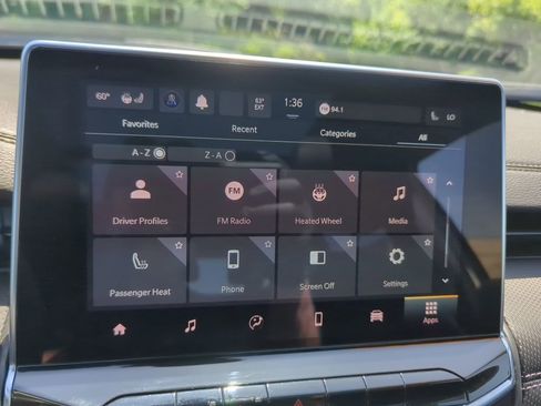 Used 2023 Jeep Compass Latitude w/ Sun and Sound Group AWD/4WD image 18