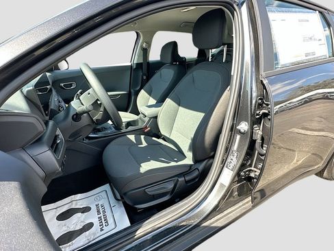 New 2025 Kia K4 LXS image 19