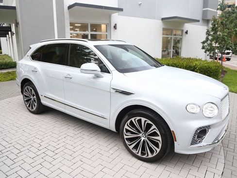 Used 2021 Bentley Bentayga image 3