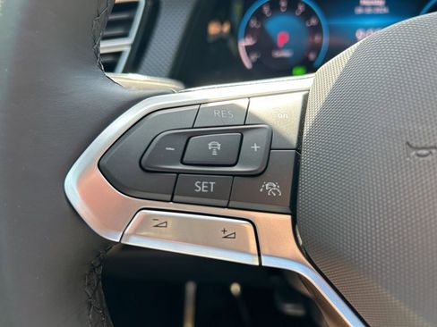 Used 2024 Volkswagen Atlas Cross Sport SEL Premium R-Line image 21