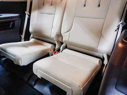 Used 2023 Lexus GX 460 Premium w/ Accessory Package image 20