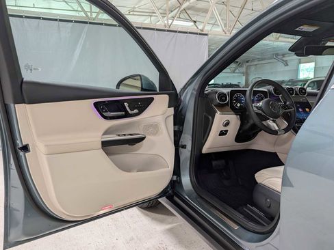 Used 2025 Mercedes-Benz GLC 300 4MATIC image 19