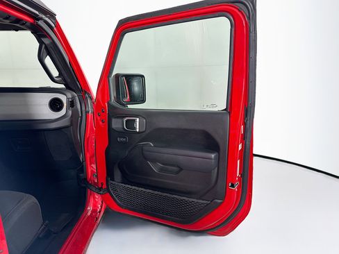 Used 2025 Jeep Wrangler Sport S image 29