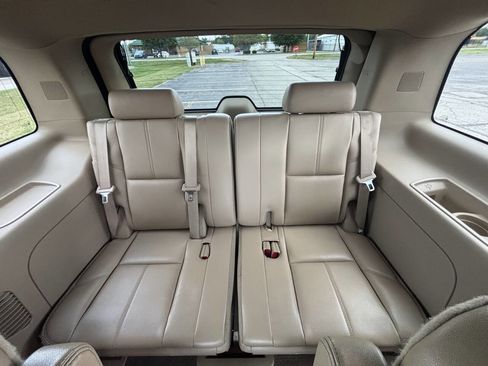 Used 2011 GMC Yukon SLT w/ SLT-2 Equipment Package image 12