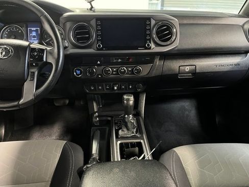 Used 2021 Toyota Tacoma TRD Off-Road w/ Technology Package AWD/4WD image 20