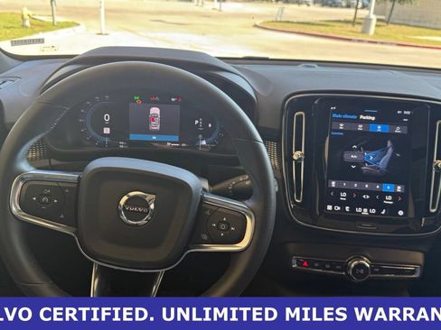 Used 2025 Volvo XC40 B5 Plus AWD/4WD image 18