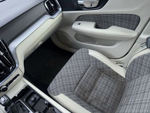 Used 2021 Volvo S60 T5 Momentum w/ Protection Package Premier image 14