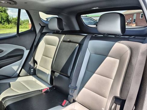 Used 2022 GMC Terrain SLT w/ Infotainment Package II AWD/4WD image 23