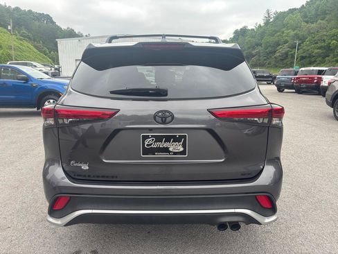 Used 2021 Toyota Highlander XSE FWD image 3