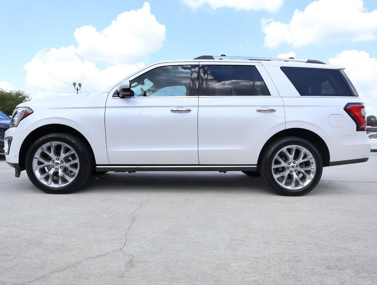 Used 2018 Ford Expedition Limited w/ Equipment Group 302A RWD image 3