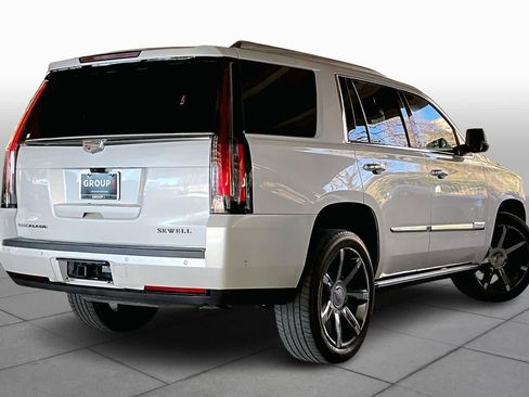 Used 2017 Cadillac Escalade Platinum image 12