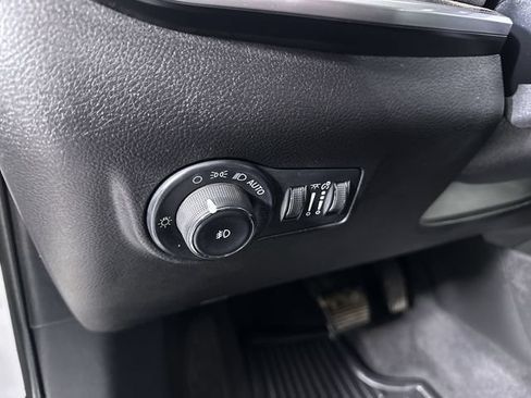 Used 2025 Jeep Compass Latitude AWD/4WD image 18