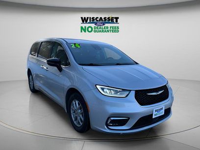 Used 2024 Chrysler Pacifica Touring-L