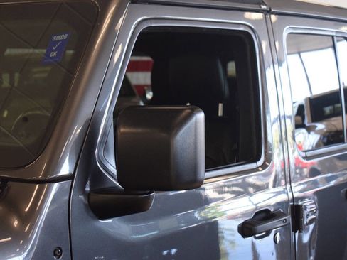 Used 2020 Jeep Wrangler Unlimited Sahara image 18