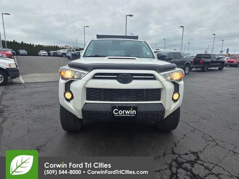 Used 2020 Toyota 4Runner Venture w/ Moonroof Package image 24