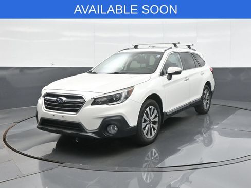 Used 2018 Subaru Outback 3.6R Touring AWD/4WD image 3