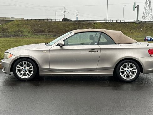 Used 2009 BMW 128i Convertible image 6