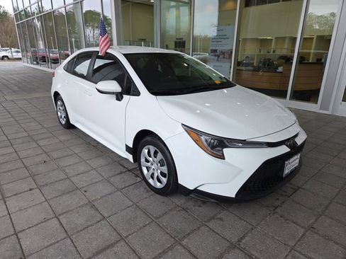 Used 2022 Toyota Corolla LE image 1