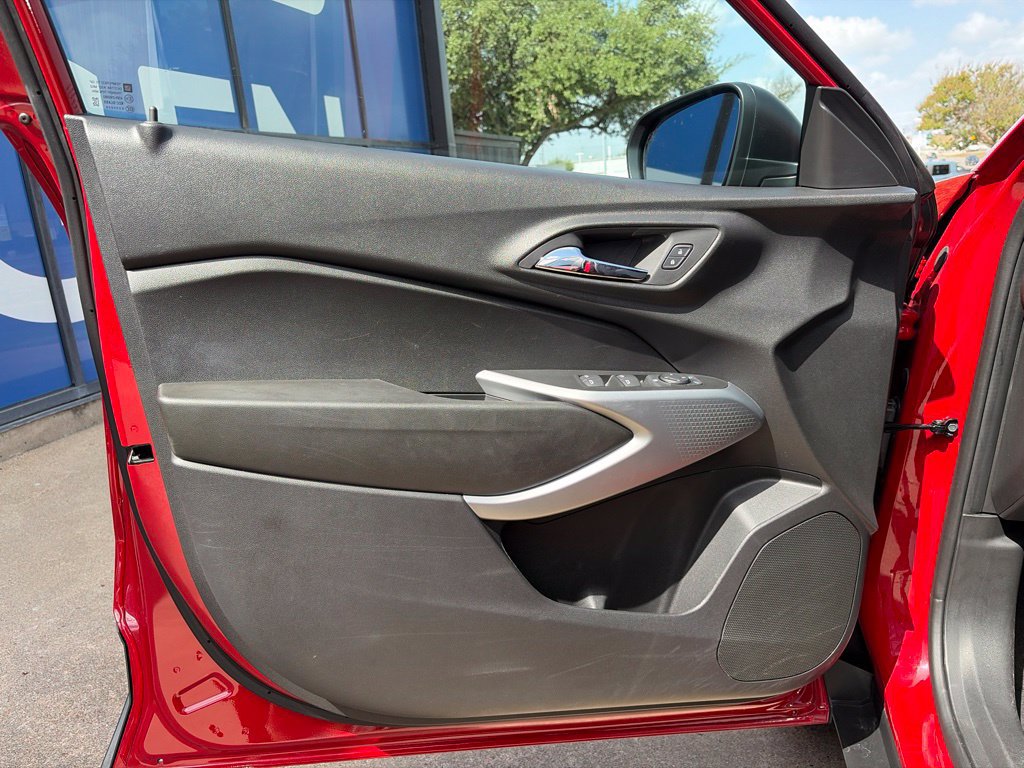Used 2026 Chevrolet Trax LS FWD image 19