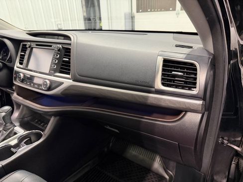 Used 2018 Toyota Highlander Limited Platinum w/ Protection Package #3 image 18