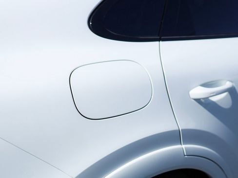 New 2025 Porsche Cayenne Turbo image 15